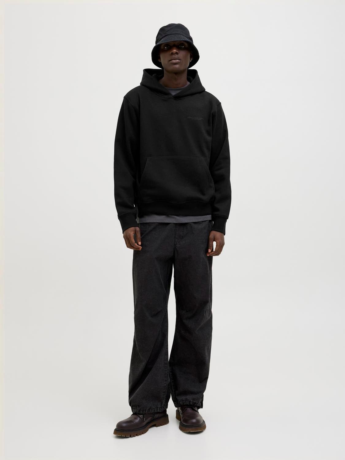 model_shot-front_full